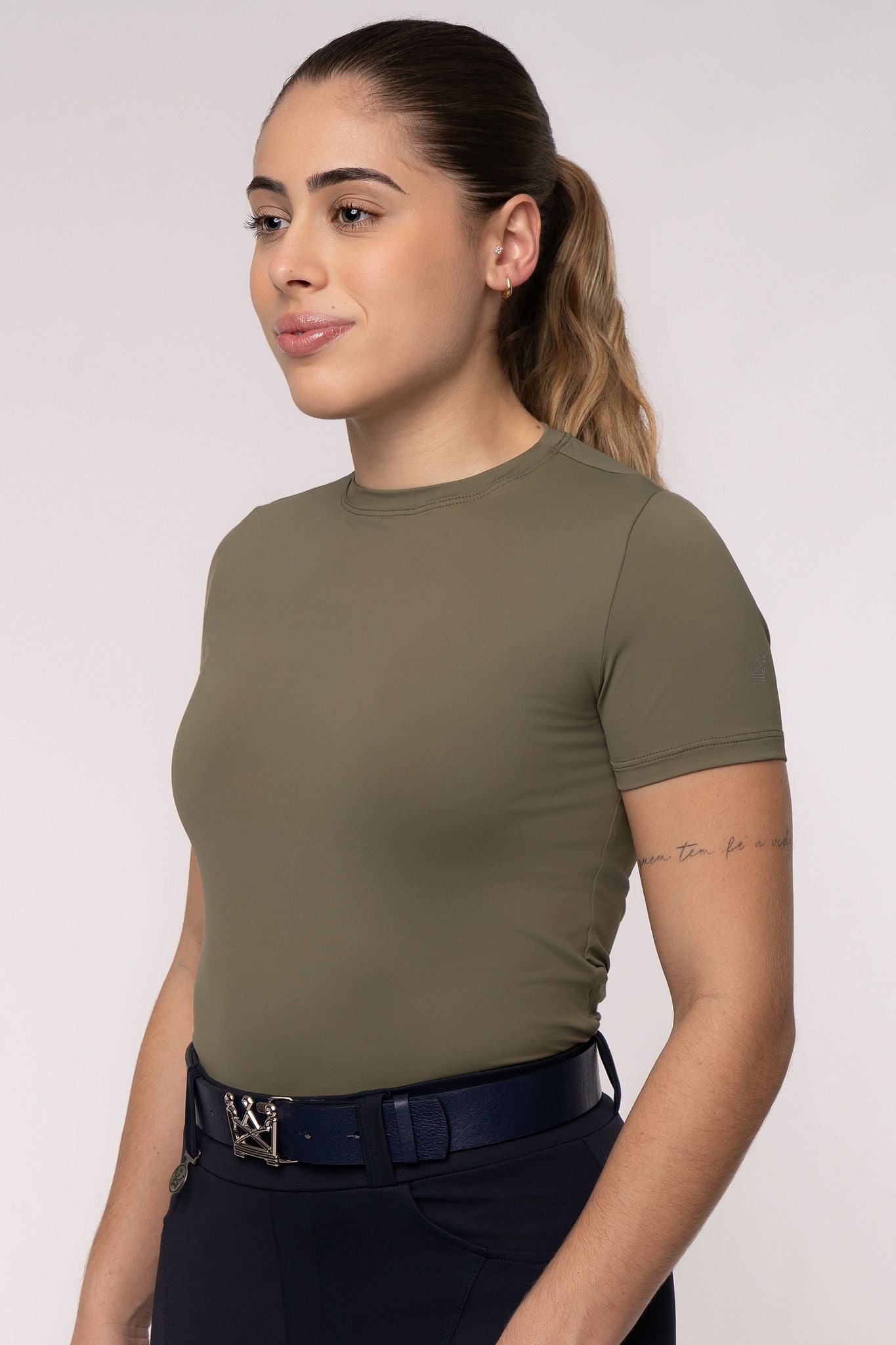 Camiseta Básica Hipismo Manga Curta Oliva